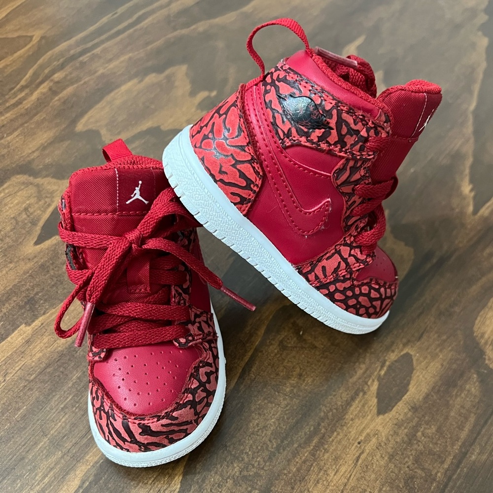 Air Jordan 1 Retro 'Red Elephant Print' size 5C toddler/baby/kid